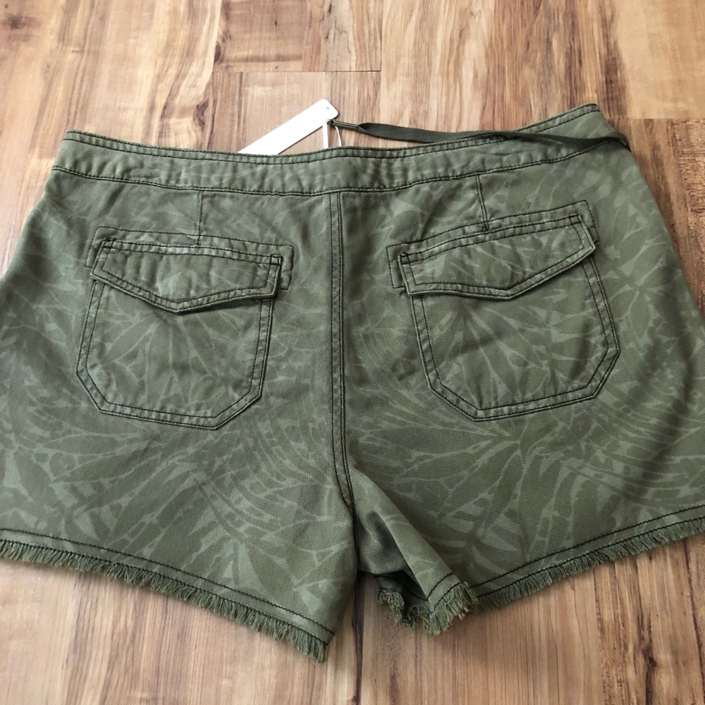 Lola Rae Green Drawstring Shorts 30 - Picture 2 of 7